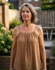 Gina | Mouwloos hemdje voor de zomer met plooien